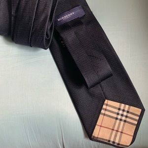 Burberry black tie!!
